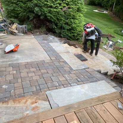 Detailed circular paver hardscape pattern